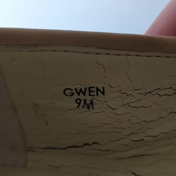 Tahari Ballet Flat Shoes Doll Shoes Gwen Beige Scalloped Leather 9M - Picture 8 of 8